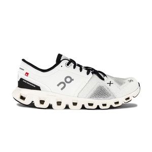 Cloud X 3 Sneaker in White & Black
On